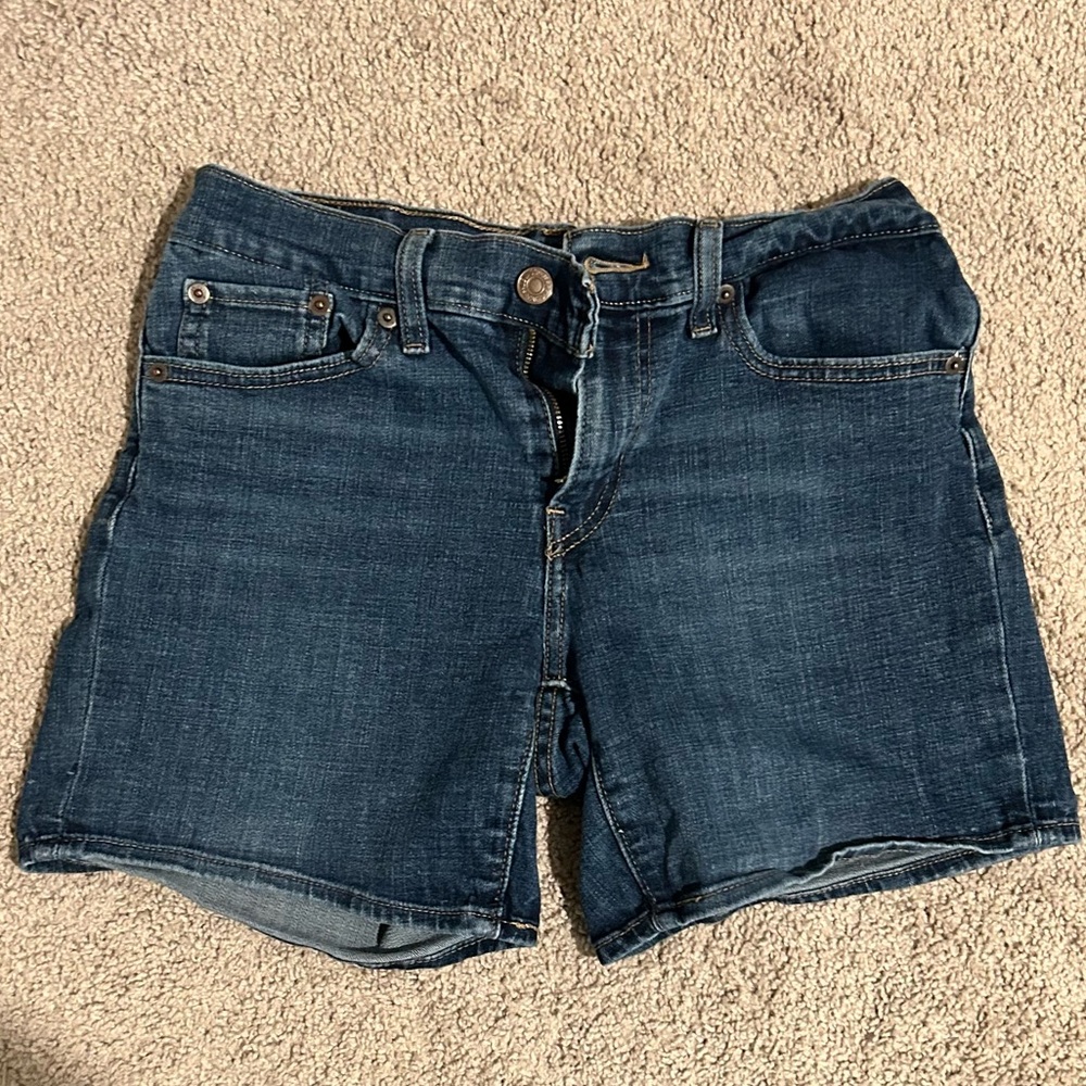 Mid length Levi’s jhorts